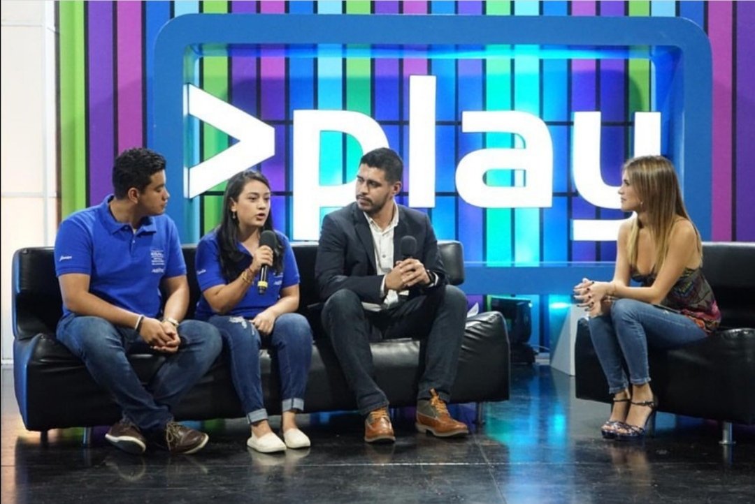 ASDER_sv's tweet photo. Gira de medios con La Escuela Salvadoreña de Locución #ESAL @playtcs #RadioASDER 📻 https://t.co/gYPl3v2YpT