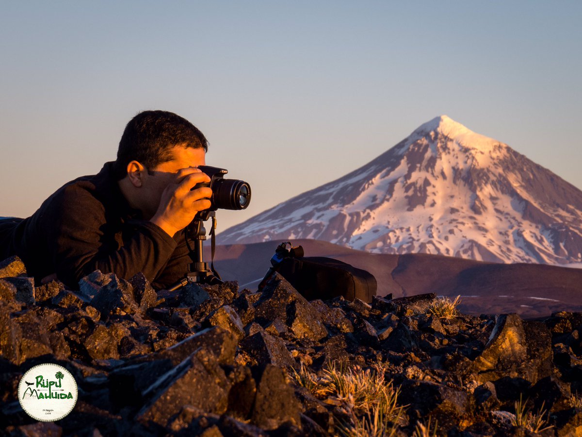 MahuidaRupu's tweet photo. ¡Fotografiando entre los mejores paisajes!😎📸

Si eres amante de la fotografía te invitamos a participar en una expedición repleta de paisajes y momentos increíbles. 🤠🏔🏞
.
.
.
#rüpumahuida #trekking #outdoors #nature #camping #adventure #expedition #tour #travel #earth #chile https://t.co/HcReNFtTUw
