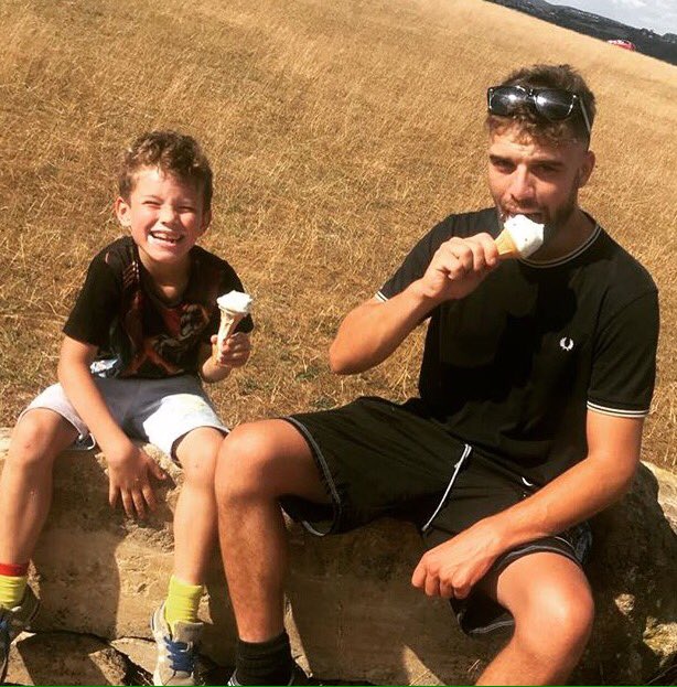 Stevepace_'s tweet photo. Chilled one with the lil bro https://t.co/4M7sumEoO5