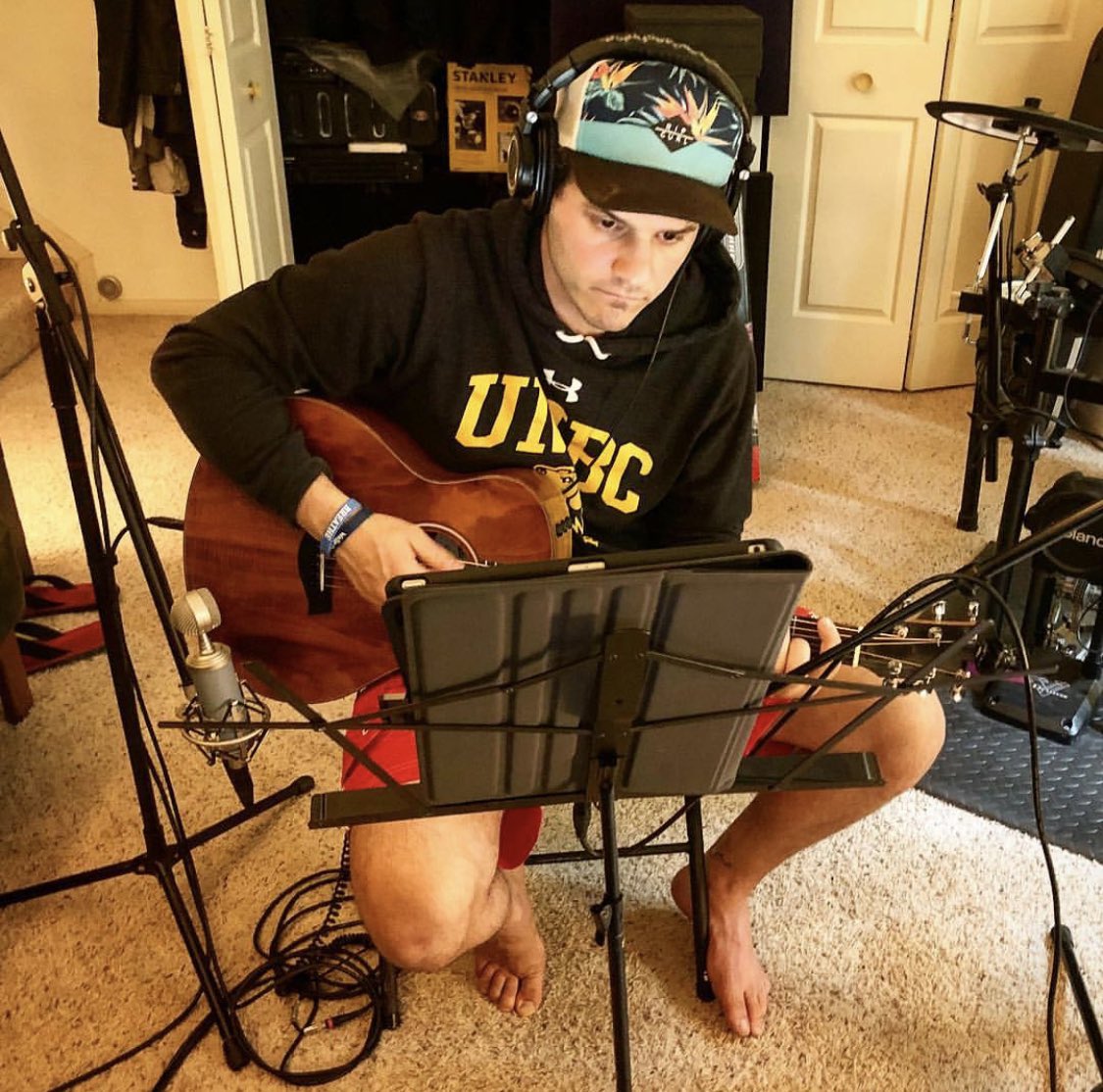 CollinAthas's tweet photo. Practice makes perfect!😊👌🏻
- 
Getting ready for my upcoming gigs. Next show is Friday, Sept. 13th. I’ll be at Sunset Cove at 5pm! See you there!
#singer #songwriter #baltimore https://t.co/VmZnHNFYeF