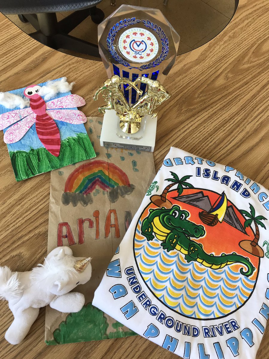 FDK101Valentine's tweet image. Today was such a busy Monday, we only got through 2 “All About Me” bags. Great job friends!! Can’t wait to learn more about our other classmates! 👍🏻 #GettingToKnowYou #WeAreAllUnique @ValentineDPCDSB