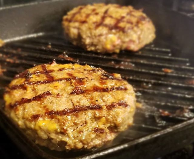 cromusz's tweet photo. Getting closer to dinner time https://t.co/aDd7KmXipg https://t.co/WyBQYaylO1