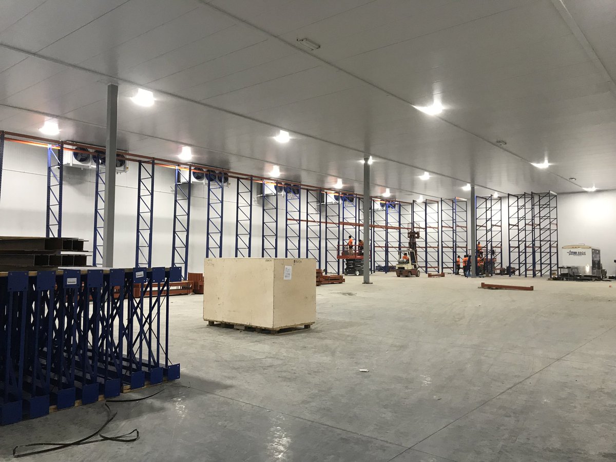 STARRACK_INC's tweet photo. Starting new project in Valencia CA by @starrackinc @thestarrackinc crew 👷♂️👷♂️👷♂️👷♂️👷♂️💪👍🔛🔝💯 #thestarrackinc #starrack #rackinstallation @ Valencia, Santa Clarita, California https://t.co/5l8Z9Uk73Y