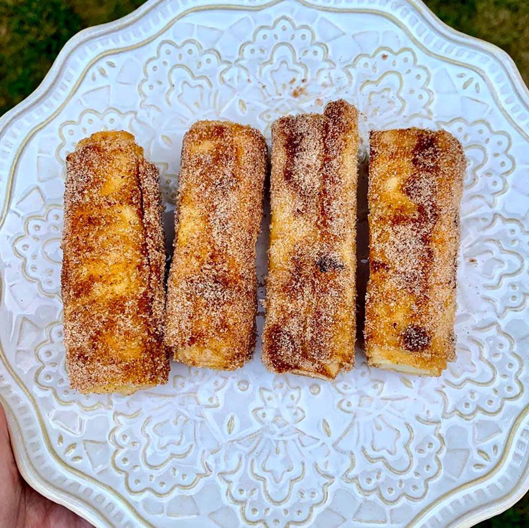 CutdaCarb's tweet photo. ♦️#lowcarb Churros♦️
Monday is over and you deserve to treat yourself with these awesome #lowcarb churros. Filled with cream cheese and rolled in cinnamon, this little treat will satisfy all your sweet tooth cravings.
#keto #ketodiet #ketofriendly #cutdacarb #cutdacarbwraps https://t.co/73zE2Sl7BL