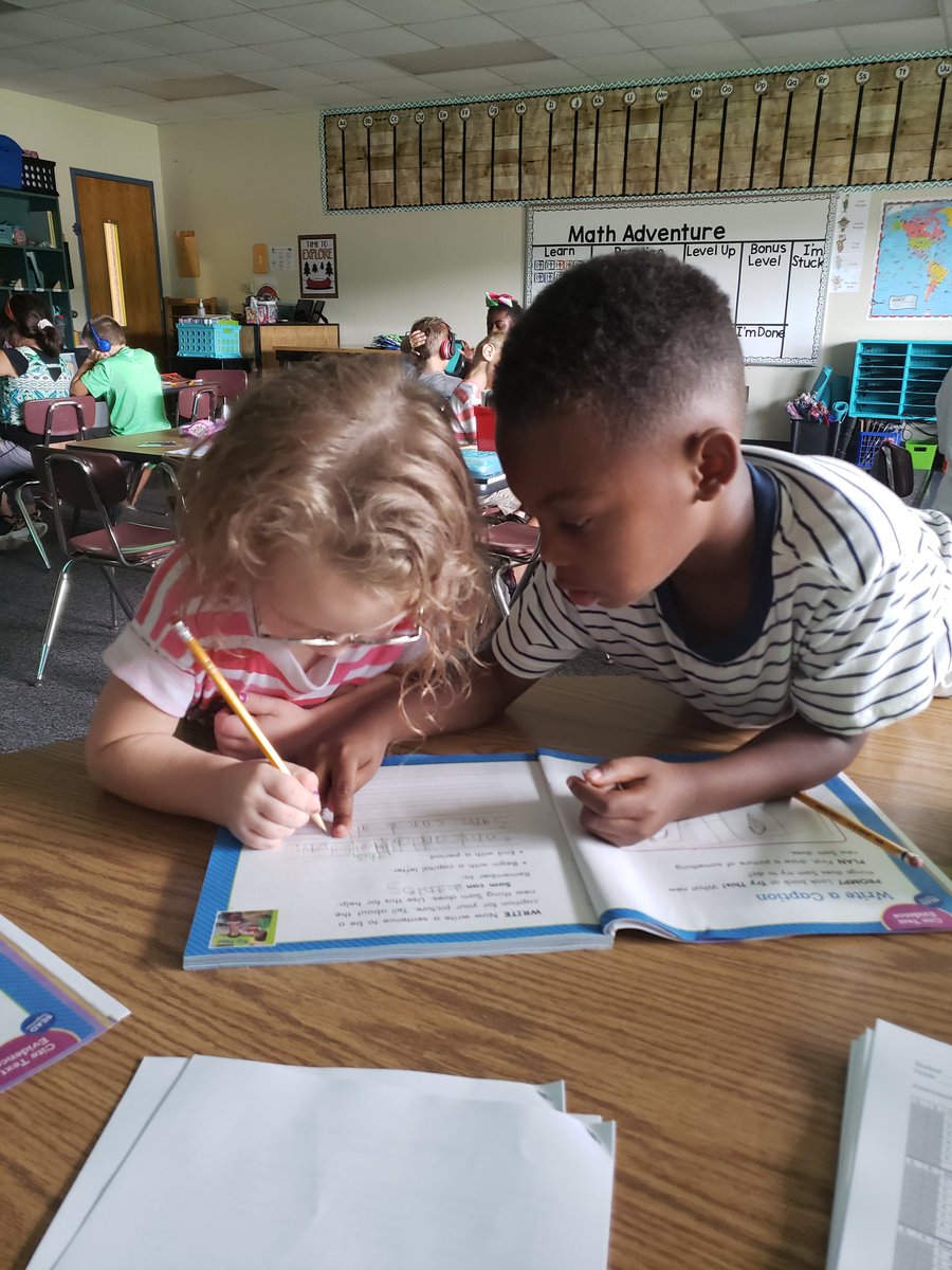 Sometimes you just need a friend to help you remember those finger spaces. #gkecats #intoreading