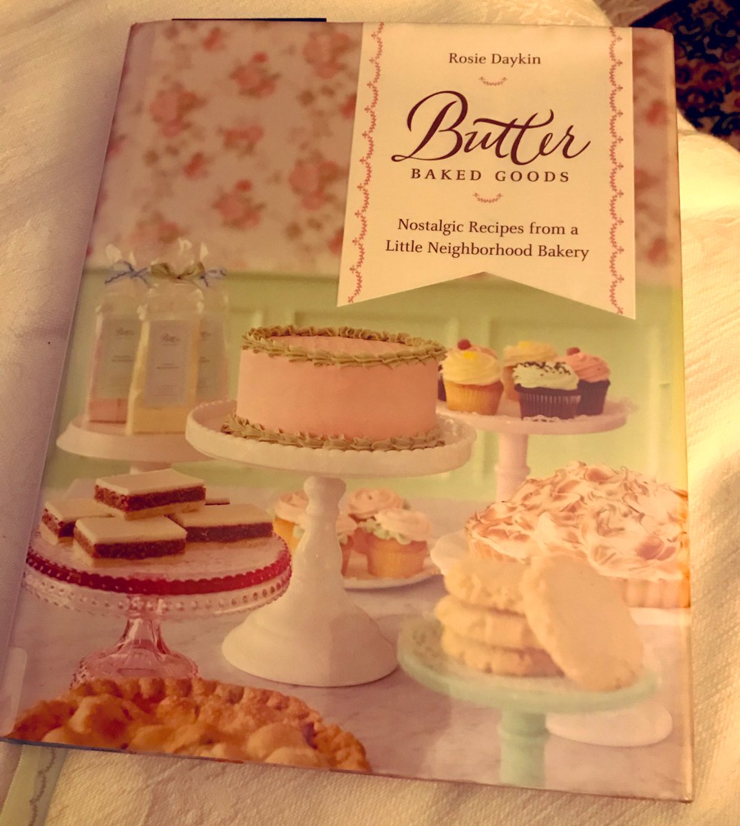 On the hunt for the best #baking #recipes Here is #ButterBakedGoods  #RosieDaykin 🍰