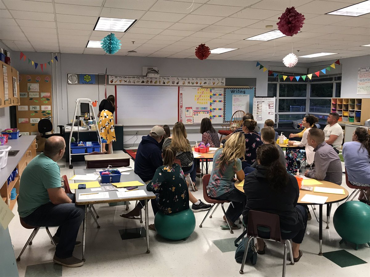 BurkeMemorial's tweet image. Great turnout at Grade 2 Curriculum Night! Thanks to all who attended.