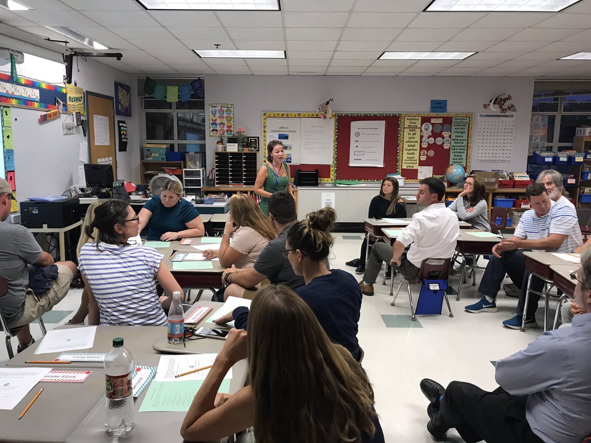 BurkeMemorial's tweet image. Great turnout at Grade 2 Curriculum Night! Thanks to all who attended.