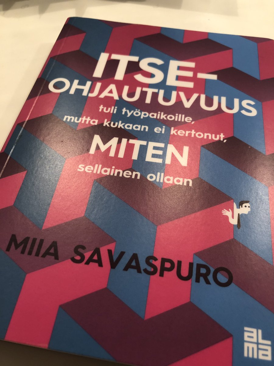 HeliVuori's tweet photo. Aloitin eilisaamuna @MiiaSavaspuro kirjan. Jo alusta lähtien, aiheeseen johdatellen, hyvin kirjoitettua, kulkevaa tekstiä siitä, mitä oikeastaan #itseohjautuvuus on. Ja kuinka paljon johtamista me työelämän arjen sankarit tarvitsemmekaan. Itsemme ja toistemme. https://t.co/hOydWtBrXy
