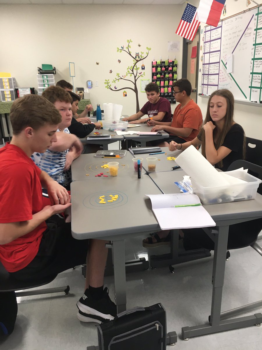mrsjenmar's tweet photo. Reviewing atomic structure. We love drawing on our desks! #ArgyleBiology #AHSfamily  @ArgyleHighTX https://t.co/u1xxu3v0bT