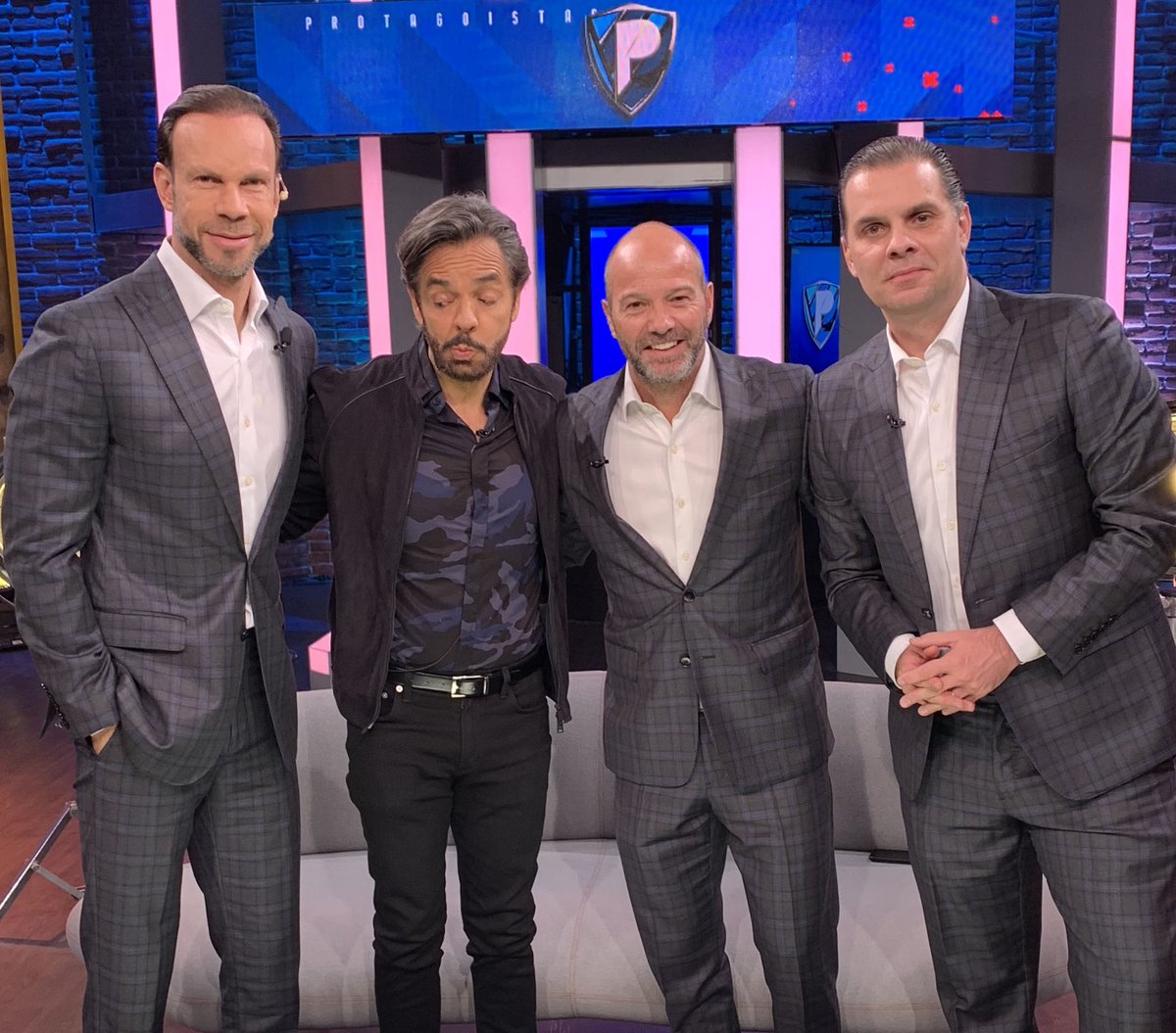 EugenioDerbez's tweet photo. Aquí... con los grandes... @LRZague @martinolimx @GarciaPosti  /   Hanging with the big boys. https://t.co/OJXzFOq8Kz
