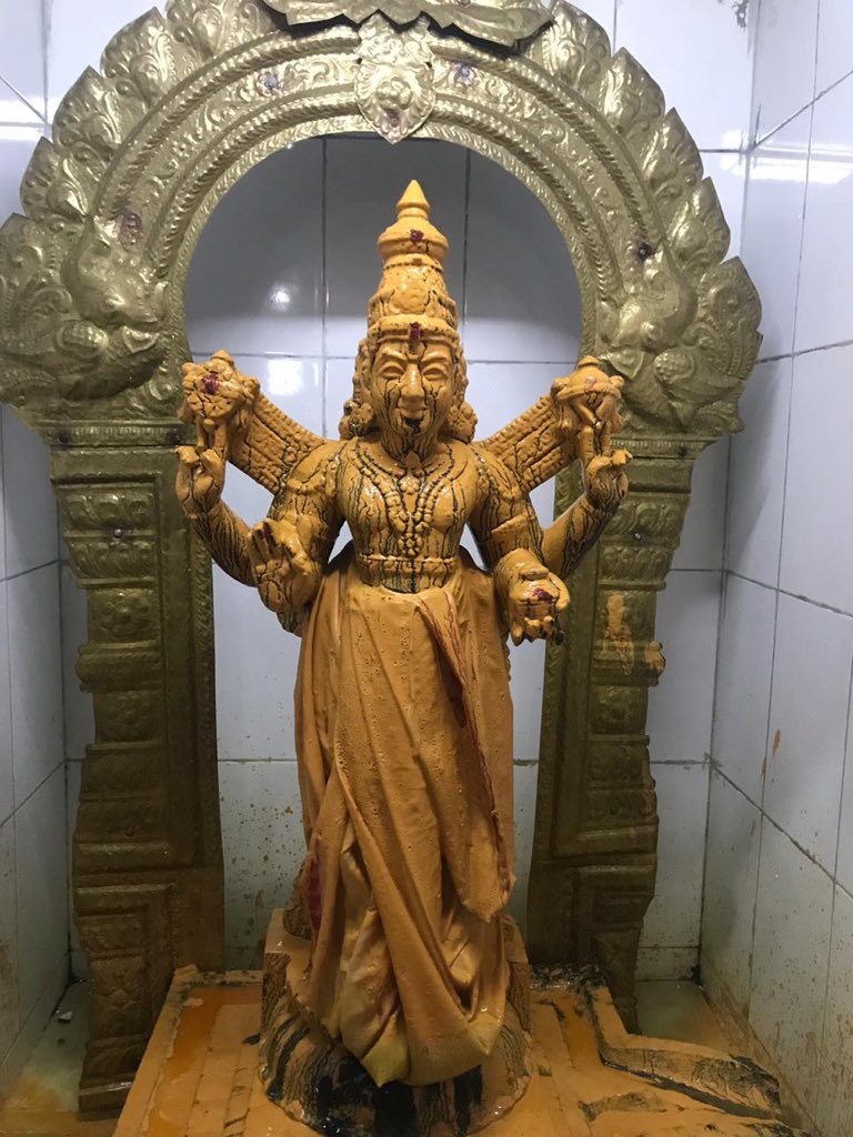 bundeljayse's tweet photo. Thank you Sirs for arranging #Danavanthri Abisheka #Pooja and #KunmumaAsthrothi Poojas at #VishnuKovil in #Mutwal #Colombo #SriLanka https://t.co/LNKI4ARFKU