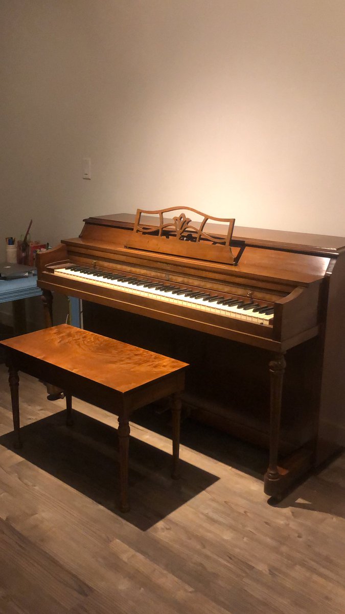 messed around and got a piano in my apartment