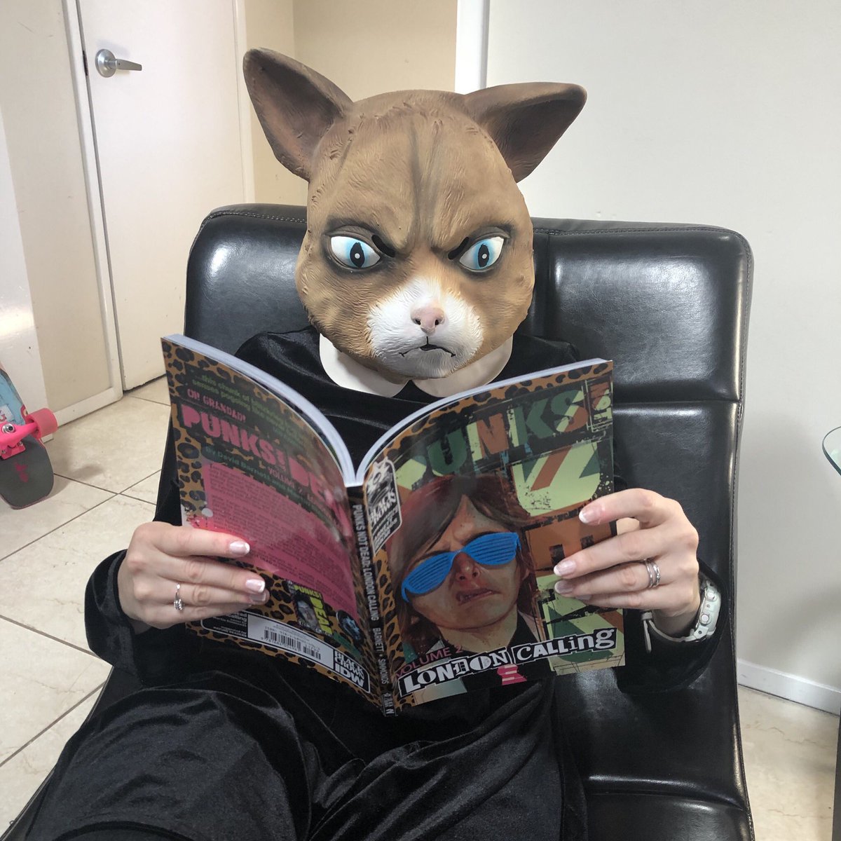 blackcrownhq's tweet image. What are you looking at?! Be a copycat. Read PUNKS NOT DEAD: LONDON CALLING TPB by @davidmbarnett @Martin_Simmonds @adityab w/an intro by @Beathhigh in stores NOW. From @blackcrownhq #therulingclass #quitholdingout #anddrawanotherbreath