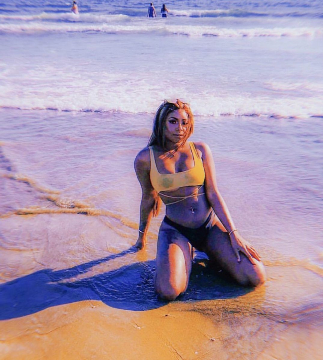 Cinx666's tweet photo. Heard you got a lot to say, maybe you should say less. You ain’t gotta tell no lie baby you can confess. @RoyWoods #saylesstour https://t.co/AxeIso4Jnp