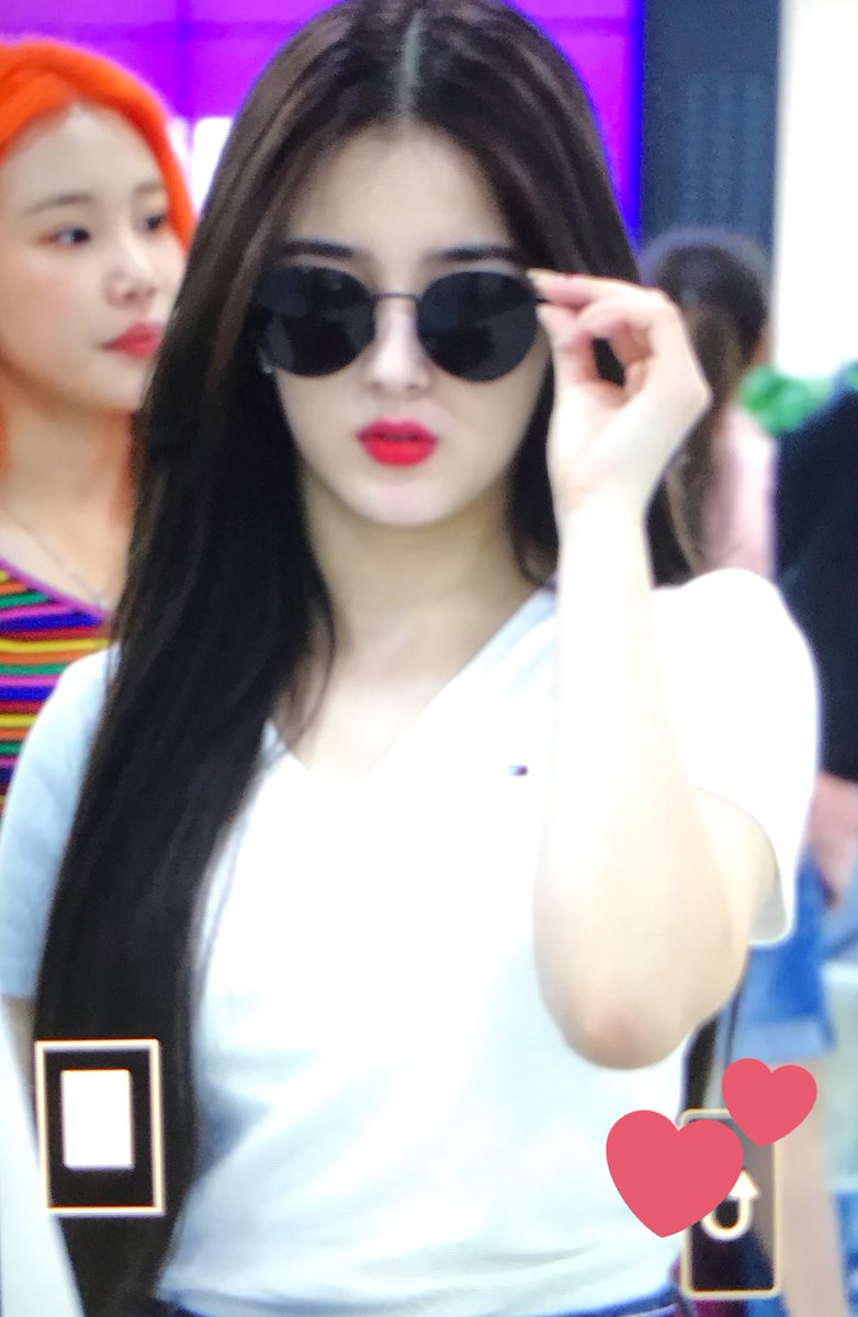 nancy__mint00's tweet photo. 190910 GMP 입국 프리뷰

수고해써여 🕶

#모모랜드 #MOMOLAND #그루 #낸시 #Nancy #モモランド #ナンシー @mmld_official 💕 https://t.co/WHsUBNanvG