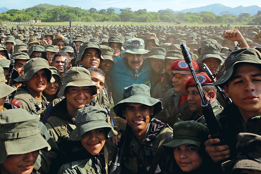Impresionante la dotación del #ejércitovenezolano que está en la frontera con #Colombia: sobretodo los cascos antibalas...