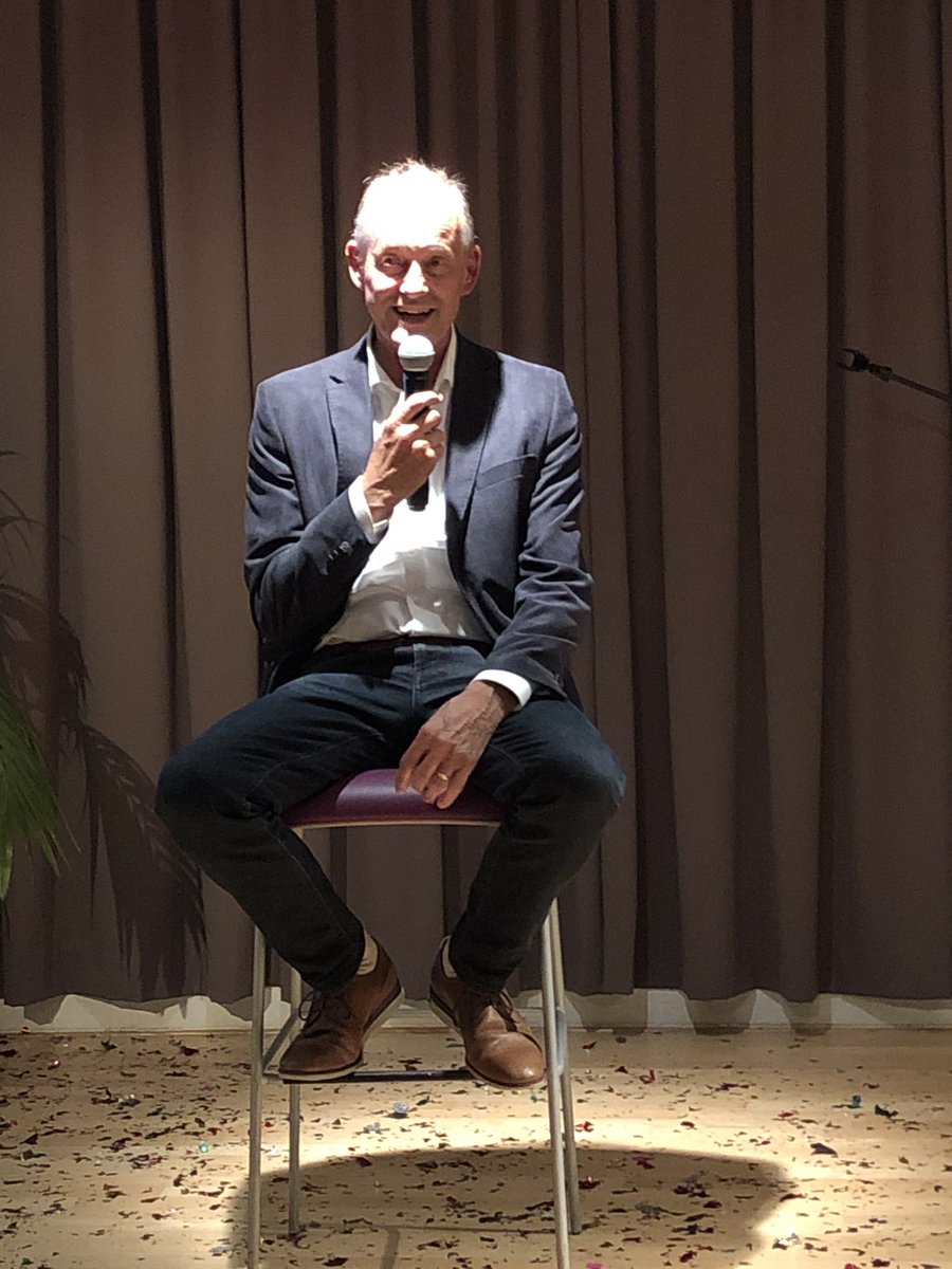bibliotheekhp's tweet photo. Op 9-9-19 nam @RuudHakvoort na 40 jaar afscheid van zijn @bibliotheekhp. Het allerlaatste woord was voor zijn collega’s. Het ga je goed Ruud. Geniet van je pensioen en tot ziens! https://t.co/HiPSU5ar2t