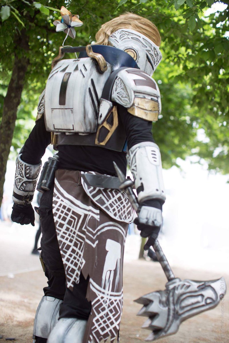 NojCosplay's tweet photo. @DeeJ_BNG Not how my Titan started D1 but how he finished. I loved this armour so I cosplayed it. Imiss this armour so much... @DeeJ_BNG any chance of an Iron Banner/ Soltice armour type grind to get a new D2 version of this set? https://t.co/rKIlHibfLu