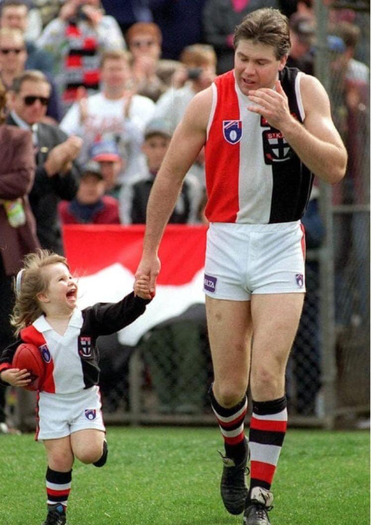 AndoVocals's tweet image. Not in a good place today.

Heartbroken for the wife, three daughters and friends of a man I never met but looked up to. #RIPSpud #RIPDannyFrawley