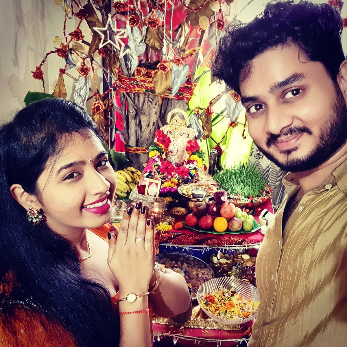 Anant_Gupta_'s tweet photo. वक्रतुंड महाकाय कोटिसूर्यसमप्रभ।
निर्विघ्नं कुरु मे देव सर्वकार्येषु सर्वदा॥
#ganpati #bappa #moreya #happiness #beautiful #ganeshchaturthi #worship #pray #temple #faith #believe #energy #festival #mumbai #india #Anarva #smile #enjoy #peace #positive #positivevibes #ganpati2k19 https://t.co/o31WGYAZhK