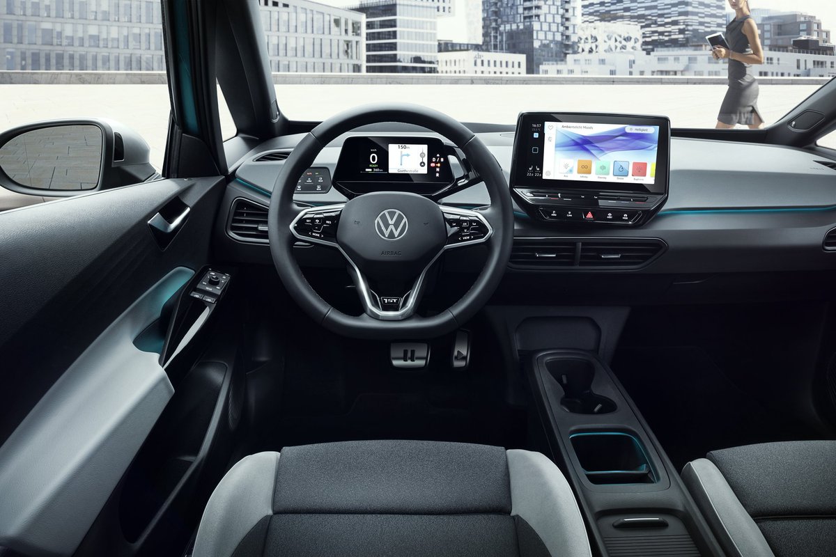 VW_AldautoMotor's tweet photo. ¡Buenos días!. Si eres de los que todavía no vió ayer la presentación mundial del #ID3, aquí van algunas fotos del #coche. 😁👌😍😉😎🚗
#volkswagen #vw #IDFamily #vwcars #vwfuture #aldautomotor https://t.co/OLnJSDa4jU