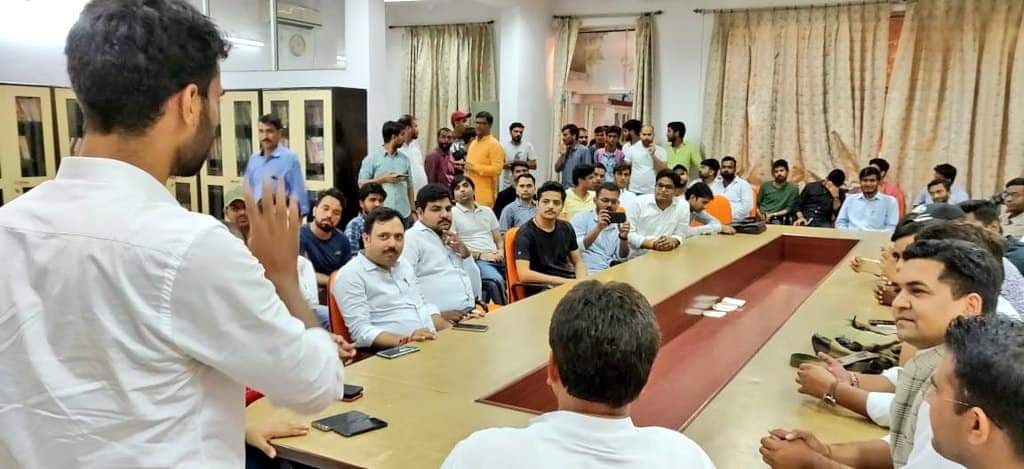 imVINAYAKTIWARI's tweet photo. सभी दिल्ली विश्वविद्यालय में पढ़ने वाले छात्रों से निवेदन है कि डूसू चुनाव में #ABVPPanel 1 5 3 4 को वोट देकर विजय बनाये । अगर आप खुद नही पढ़ते हो तो अपने मित्र या रिश्तेदार पढ़ता है तो उन्हें भी निवेदन करें।
#ABVP
#DUSU2K19
@ABVPVoice https://t.co/falrkioLEV