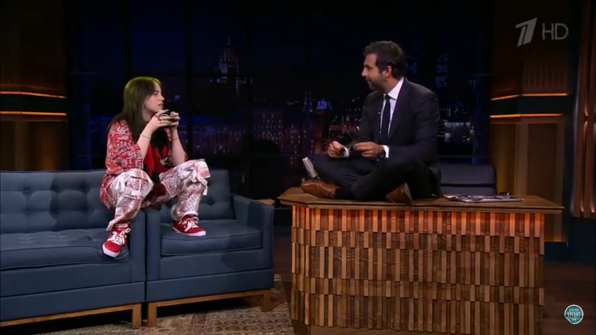 Вечерний ургант билли айлиш полная. Билли Айлиш Вечерний Ургант. Billie Eilish Вечерний Ургант. Билли Айлиш Ургант. Билли Айлиш на Вечернем Урганте.