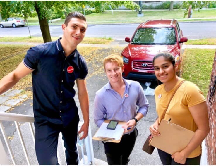 adhillonDLL's tweet photo. Une belle journée de porte à porte dans notre circonscription, auprès de personnes incroyables et avec des conversations productives #DorvalLachineLasalle #PorteÀPorte #EquipeTrudeau https://t.co/3hWNekCgg3