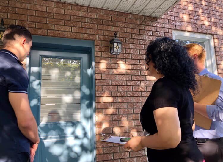 adhillonDLL's tweet photo. Une belle journée de porte à porte dans notre circonscription, auprès de personnes incroyables et avec des conversations productives #DorvalLachineLasalle #PorteÀPorte #EquipeTrudeau https://t.co/3hWNekCgg3