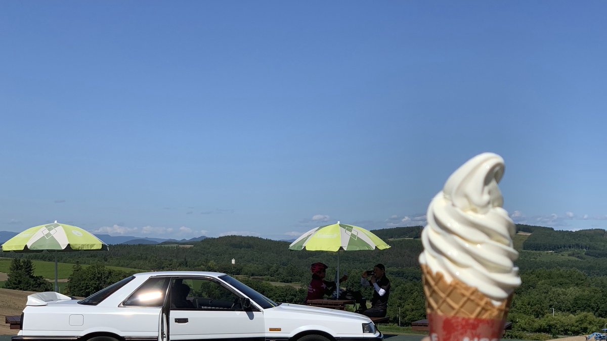 ヒロ福地 第24回ひとりソフトクリームフェスタ Cafe Tree Terrace 美瑛町 ケンとメリーの木 の隣 ペンションの中庭 車と地平線の2つの スカイライン ソフトクリームにピントが来てない 車はr31 ケンメリじゃない 残念だらけ 泣 ヒロ福地 第24回ひとりソフトクリームフェスタ Cafe Tree Terrace 美瑛町 ケンとメリーの木 の隣 ペンションの中庭 車と地平線の2つの スカイライン ソフトクリームにピントが来てない 車はr31 ケンメリじゃない 残念だらけ 泣