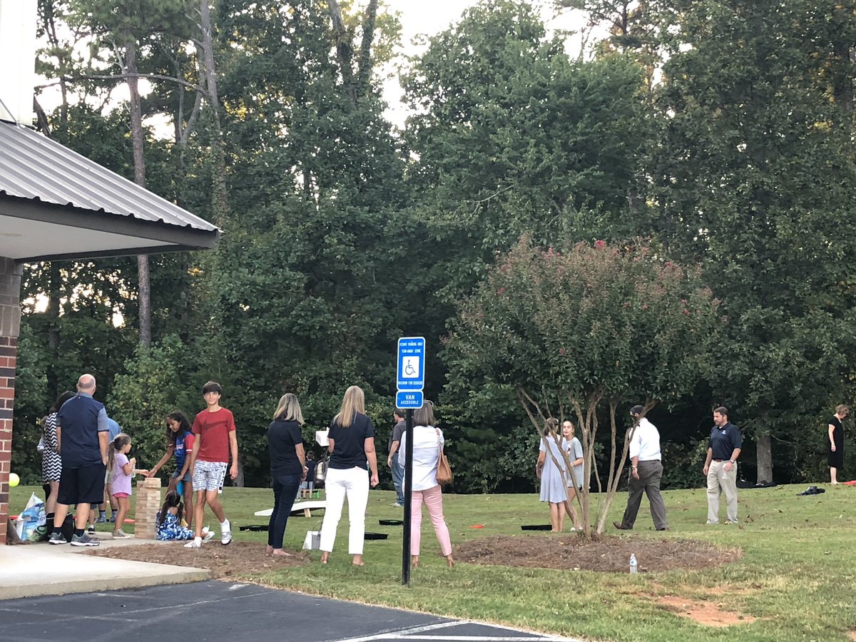 m_cossette's tweet photo. Our Denmark Community Leaders had a fantastic night with our families. Thank you to Highlands Church for hosting! #denmarkcommunitynight #SocialEmotionalLearning @Highlands_tv @FCSchoolsGA @DenmarkHS @PGMSGrizzlies @DeSanaMiddle @BigCreekES @MidwayES @BrandywineES @ShilohPointES https://t.co/9ogwy3nIHg