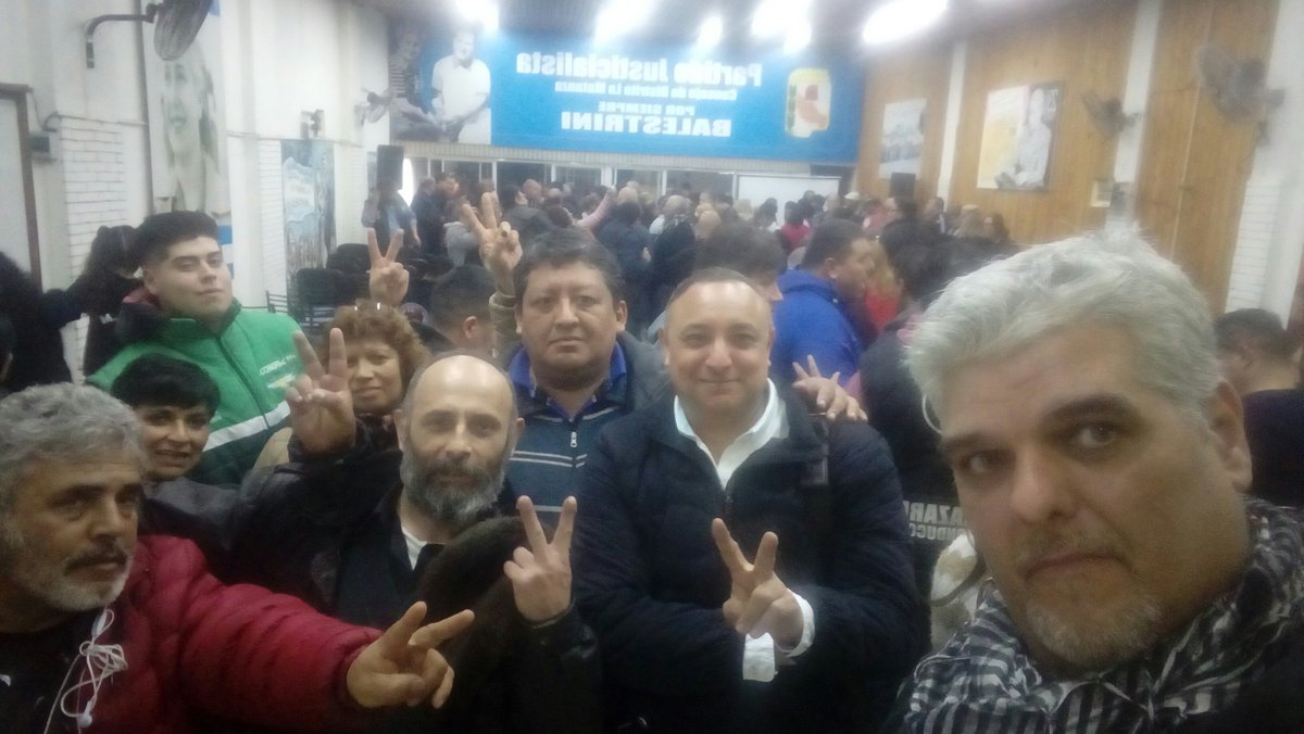 MovSantaEvita's tweet photo. El @MovSantaEvita participó de la reunión en el Consejo de Distrito del P.J. La Matanza, con la participación del senador Daniel Barrera, la disertación sobre economía de Clara Patricia Razu y demás compañeros del Consejo.
#PartidoJusticialista
#LaMatanza
#DanielBarrera https://t.co/8ZxHEyctA4
