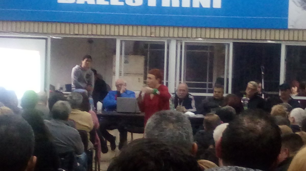 MovSantaEvita's tweet photo. El @MovSantaEvita participó de la reunión en el Consejo de Distrito del P.J. La Matanza, con la participación del senador Daniel Barrera, la disertación sobre economía de Clara Patricia Razu y demás compañeros del Consejo.
#PartidoJusticialista
#LaMatanza
#DanielBarrera https://t.co/8ZxHEyctA4
