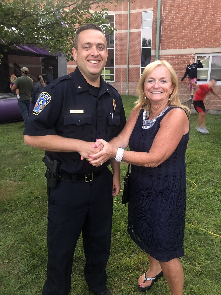 RuthWRose's tweet photo. Our men in blue are the BEST!!! 💙 https://t.co/8m6O19DK8x