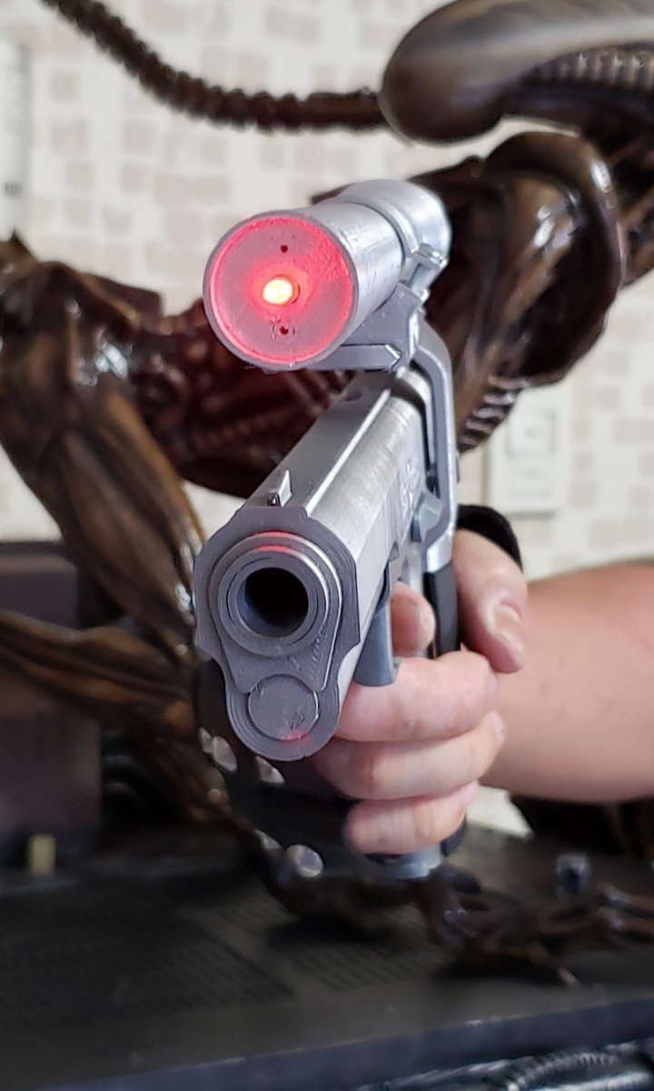 こちらは映画「ターミネーター(1984)」に登場したAMTハードボーラーの