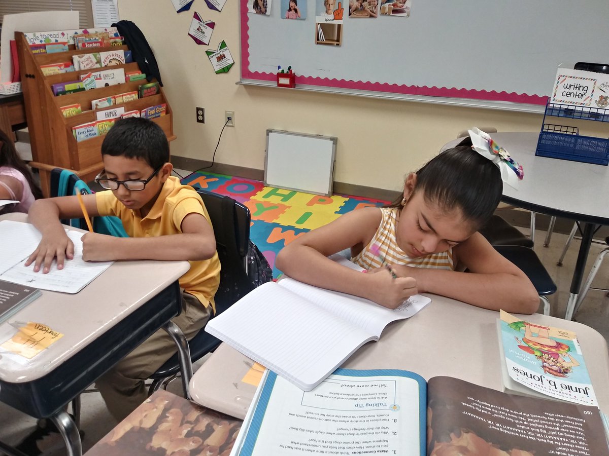 gbanda9's tweet photo. @dovalinaLISD @raquel_mohammed @yvettegonz1980 2nd grade students, writing critically. Topic-'how did you resolve a conflict of a time you didnt agree with someone'..answer, 'I told my mom'. When all else fails, go to mom!!! #fundamentalfive #writecritical #happywriters https://t.co/PjoKjPI2mQ