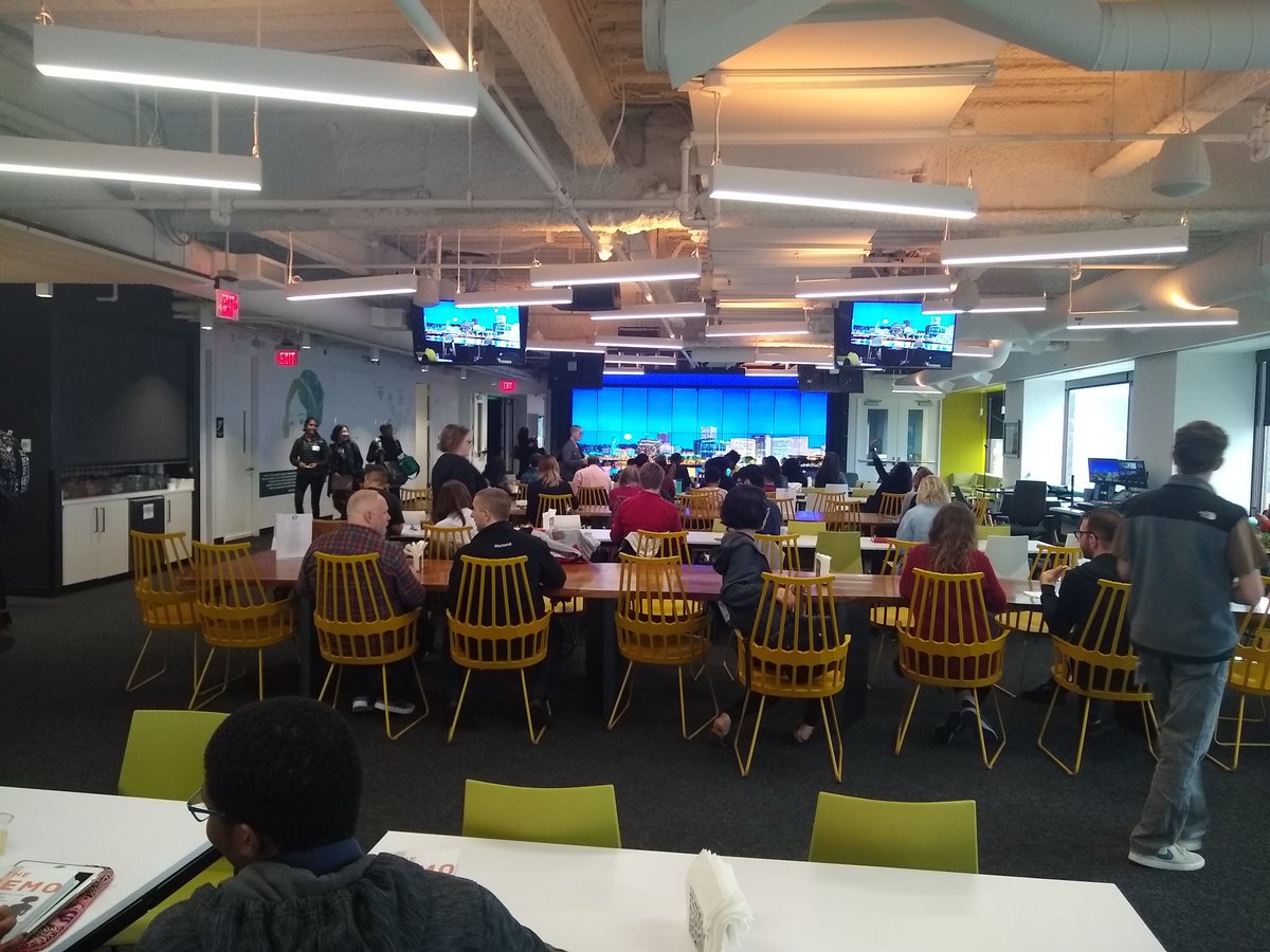 PDXTimB's tweet image. The house is filling up in anticipation of our special #FutureTalks event with Minda Harts (@MindaHarts)!  So excited this day is finally here and I got an autographed copy of her book!  #TheMemo