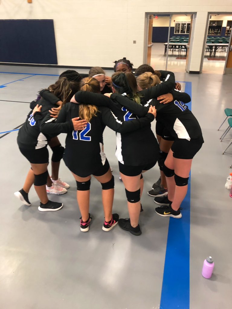 BinghamBearsVB's tweet photo. Great night for the C team! They got their first win of the season and A/B team showed up big with support! 👏🏻 #ISDstrong #BearsRising @binghamsports @CoachKelley_ISD https://t.co/vYxDGg7yzj