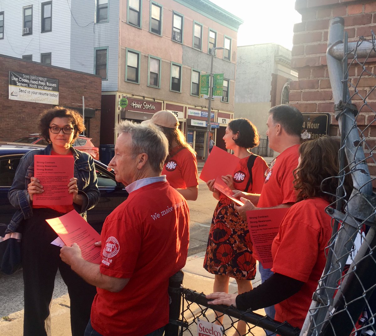 jrusstimes's tweet photo. Proud to represent in red tonight for our @BostonNewsGuild members @HubWeek #BostonMediaStrong #FairContractsMatter https://t.co/lqxT04RyMp