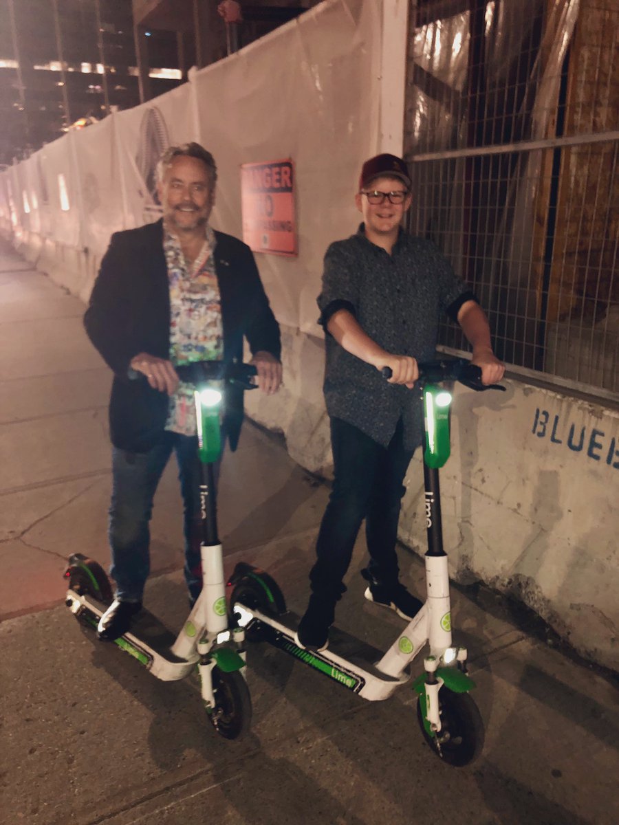 Dark street,casually scootering to see <a href="/RenegadeStation/">Renegade Station</a> after the #CCMAawards in #yyc &amp; come up behind <a href="/WBrettWilson/">* W. Brett Wilson *</a>.ThankU SO much for being a gem,chatting,taking a pic with my son💖&amp; not using a taser😉Loved when we said we were from Stettler he asked if we were f’ing lost😂