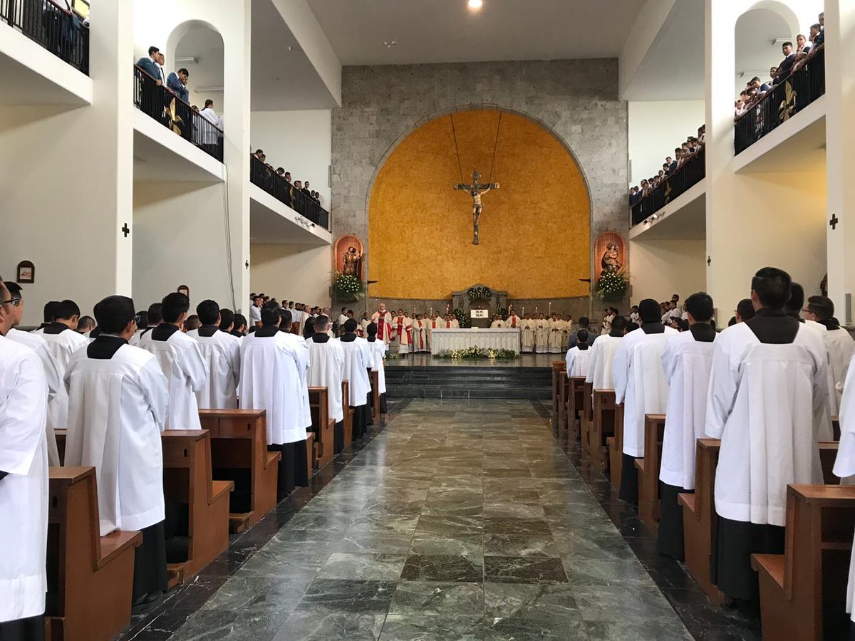 cardenalrobles's tweet photo. En el inicio del curso 2019-2020, del Seminario Diocesano de Guadalajara. Pidamos a Dios que envíe su Espíritu a renovar, fortalecer e iluminar a formadores y seminaristas, para que respondan con generosidad a la tarea que se les ha encomendado. https://t.co/zQWAG1ccz8