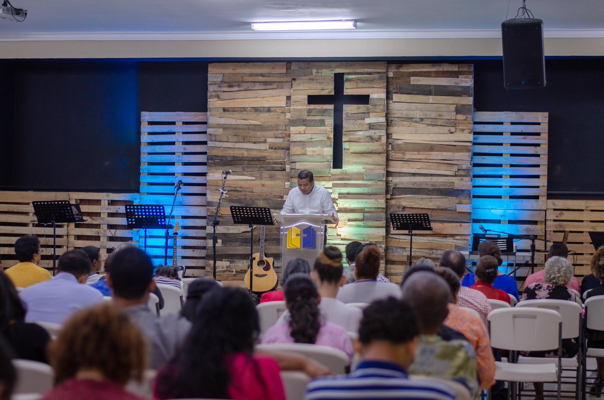 ibcentralrd's tweet photo. Bendice, alma mía, a Jehová,
 Y bendiga todo mi ser su santo nombre. Bendice, alma mía, a Jehová, Y no olvides ninguno de sus beneficios. El es quien perdona todas tus iniquidades,
El que sana todas tus dolencias. Salmo 103:1-3 #Ibcentralrd #Dios #SuIglesia https://t.co/rlAbQbD84a