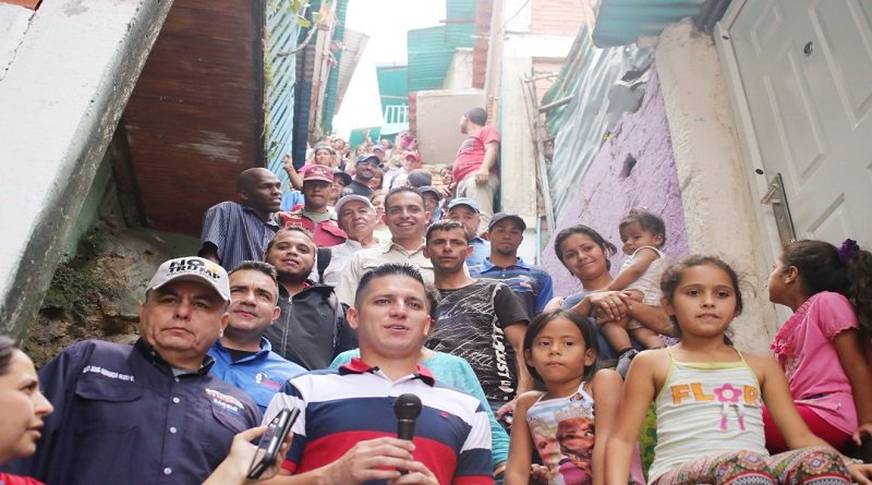 VTVcanal8's tweet photo. Plan de Atención Integral a Víctimas de Guerra Económica benefició habitantes de La Milagrosa en Mérida

#VenezuelaIndetenible

https://t.co/UNZNOJgV1O https://t.co/2yYRWEvcdg