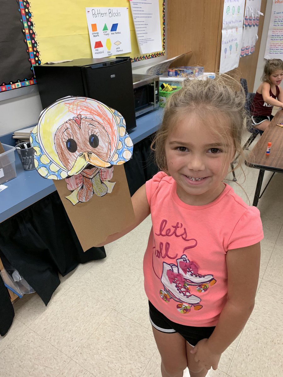 MrsKobermannRBE's tweet photo. It was Red Day in kindergarten as we do a color study this week! We read “The Little Red Hen”, made puppets, and retold the story. https://t.co/lY5O91mPm9