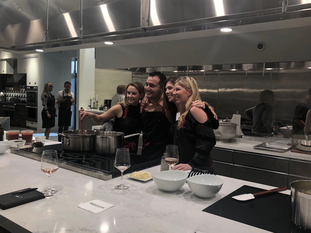 helencho715's tweet image. #sksdallas cooking in the House! #sksnapaedc