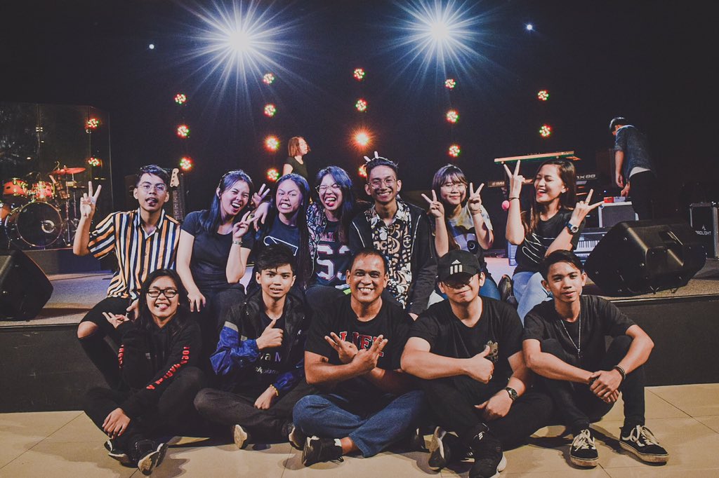 ShengXXV's tweet photo. Through thick & thin, thank You Lord for this team! ☺️☝️🚀✨💚
#MultimediaTeam https://t.co/cVhLgTTNvS