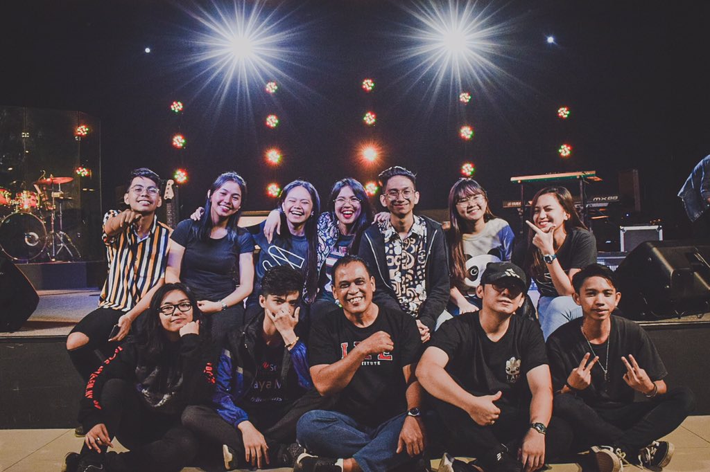 ShengXXV's tweet photo. Through thick & thin, thank You Lord for this team! ☺️☝️🚀✨💚
#MultimediaTeam https://t.co/cVhLgTTNvS