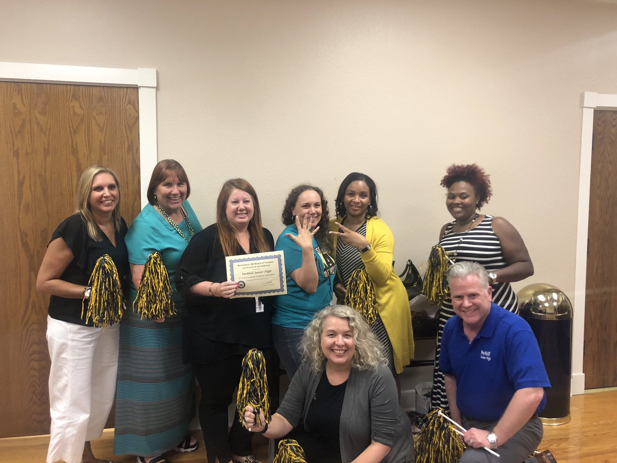 farrahsmock's tweet photo. I’m so proud of @PjhRaiders Not only did we a receive an A but we also got all 7 distinctions!! 💙 these Raiders that cake out to cheer for PJH #ParkhillConnects #RISDsaysomething https://t.co/HWsvPnri5n