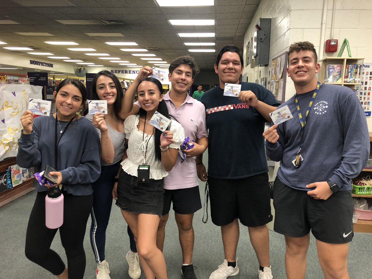 District9StuCo's tweet photo. We are Food Handlers certified! BIG SHOUT OUT to @Burges_Mustangs for hosting today’s StuCo leads https://t.co/jBddWgtYrO